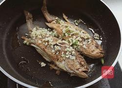 香煎黄鱼的做法图解7
