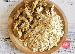 燕麦核桃浆的做法图解1