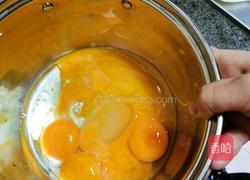 自制戚风蛋糕的做法图解3