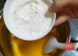 自制戚风蛋糕的做法图解4