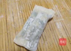 韭菜素小锅贴的做法图解2