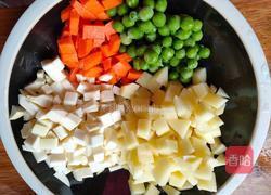茭白土豆丁的做法图解2