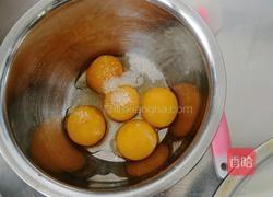 戚风纸杯蛋糕的做法图解1