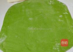 翡翠白菜饺子的做法图解3