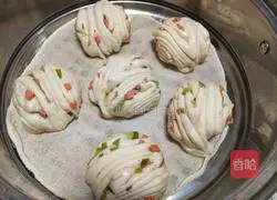 Illustration of how to make scallion-flavored ham rolls 13