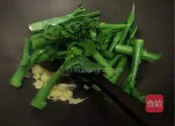 Illustration of how to make ginger kale (authentic Cantonese home-style simple version) 7