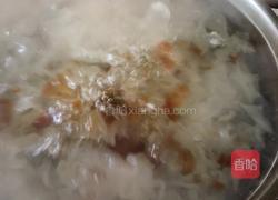 牛奶桃胶银耳羹的做法图解2