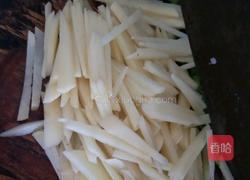 土豆炒青椒的做法图解1