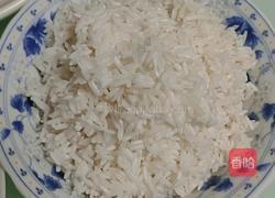 腊肠煲仔饭的做法图解2