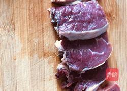 牛肉炖萝卜的做法图解1