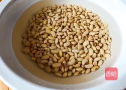 黄豆焖猪蹄的做法图解1