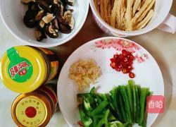 家常香菇腐竹的做法图解1