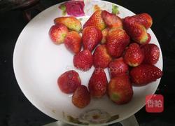 香甜草莓酱的做法图解1