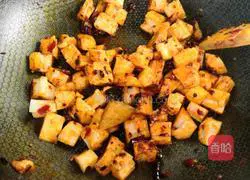 Illustration of how to make spicy diced lotus root 5