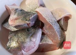 锅焗鲈鱼的做法图解1