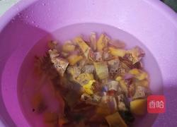 腊鸡炖土豆的做法图解1