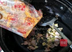 手撕包菜炒腊肉的做法图解6