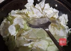 手撕包菜炒腊肉的做法图解7