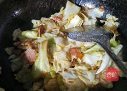 手撕包菜炒腊肉的做法图解10