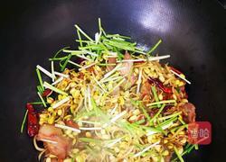 猪头肉炒黄豆芽的做法图解6