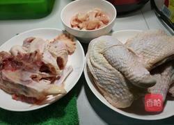一只鸡吃法之一（鸡汤加➕炒鸡骨架）的做法图解2