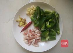 莴苣青椒炒肉丝的做法图解2