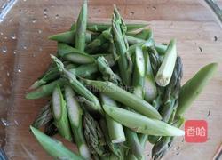 腊肉炒芦笋的做法图解2