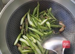 猪肉炒芦笋的做法图解4