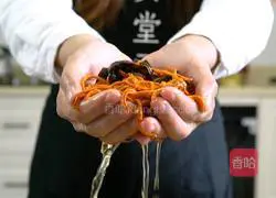 Illustration of how to make tiger palm mushroom soup 3