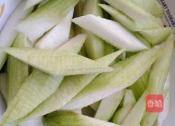 糖醋蒜香丝瓜的做法图解1