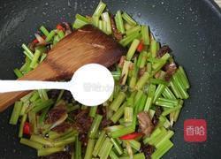 芹菜炒肉便当的做法图解6