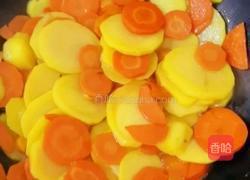 胡萝卜炖土豆片的做法图解4