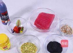 每日食谱《煎金枪鱼配坚果碎》的做法图解1