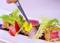 每日食谱《煎金枪鱼配坚果碎》的做法图解8