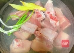 排骨山药胡萝卜汤的做法图解3