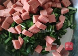 韭菜火腿鸡蛋饼的做法图解1