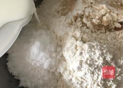 奶黄包的做法图解2