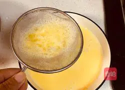 Illustration of how to make steamed eggs with minced meat 5