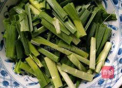 蒜苗炒肉的做法图解3