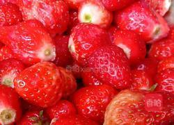 自制草莓酱的做法图解1