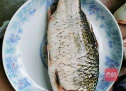 凉拌鲫鱼的做法图解1