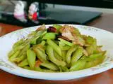 西芹炒肉片的做法[图]