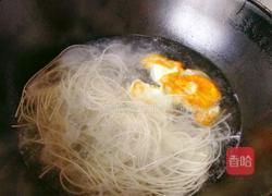 酸辣鸡蛋面的做法图解4