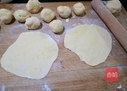 红豆沙蛋黄酥的做法图解4