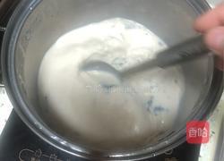 焦糖芋圆奶茶的做法图解2