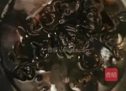 Illustration of how to make fried fungus with onions 2