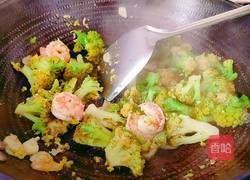 西兰花炒虾仁的做法图解13