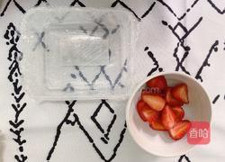 10分钟0失败㊙️高颜值草莓牛奶小方的做法图解3