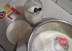 牛奶火腿馒头的做法图解1