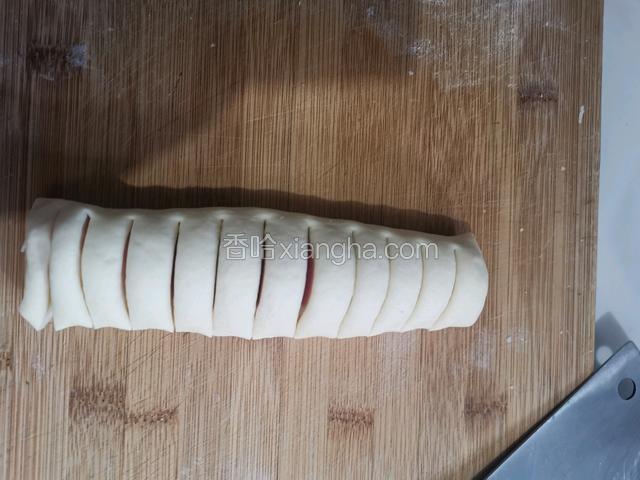 揉成长条。